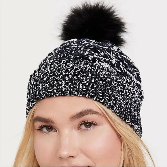 Torrid Hat Beanie Black White Marled Ribbed Knit Faux Fur Pom Pom Winter OS NWOT - Picture 2 of 9